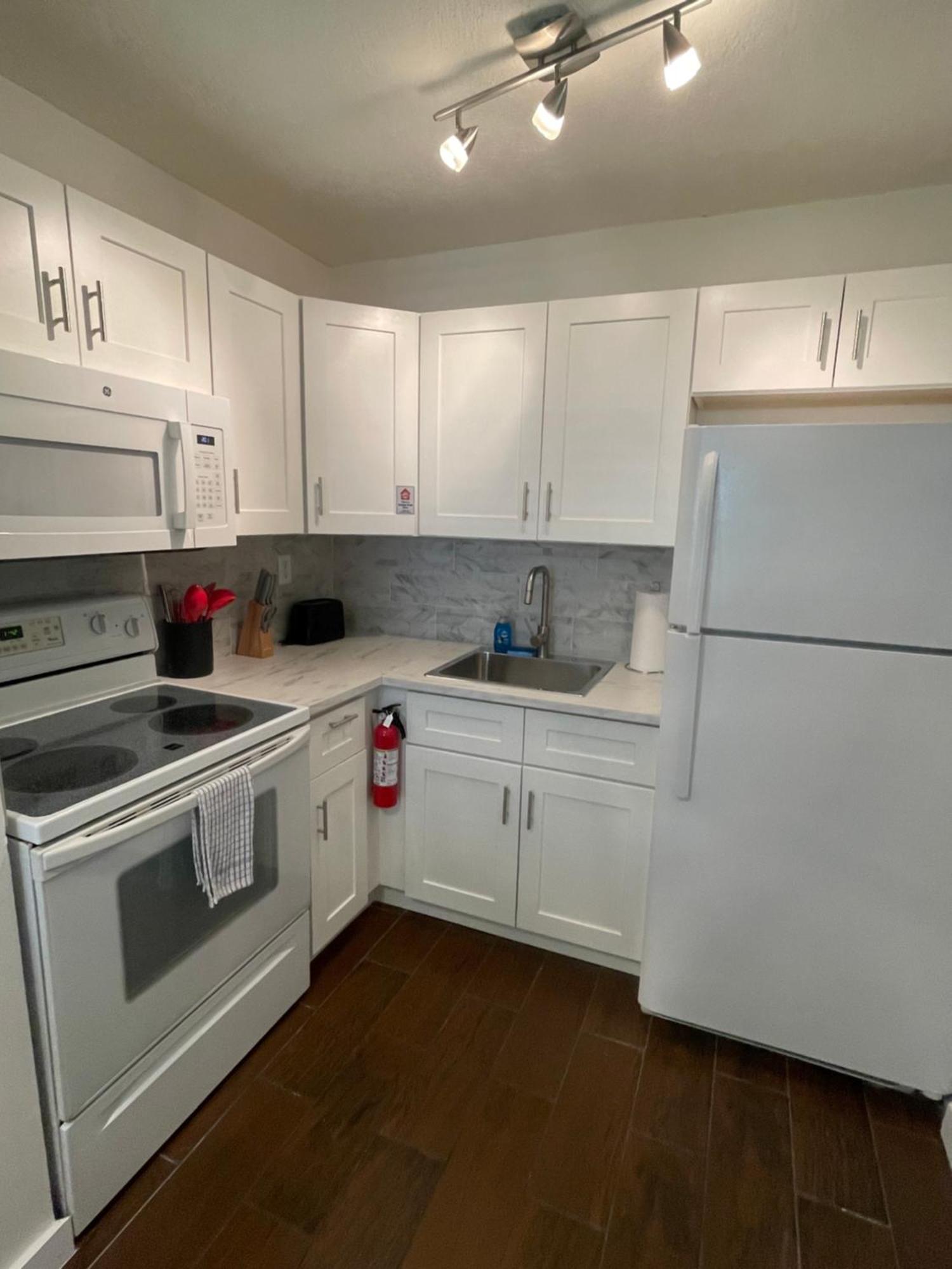 City First Story Apartments & Cottage Форт Лодърдейл Екстериор снимка