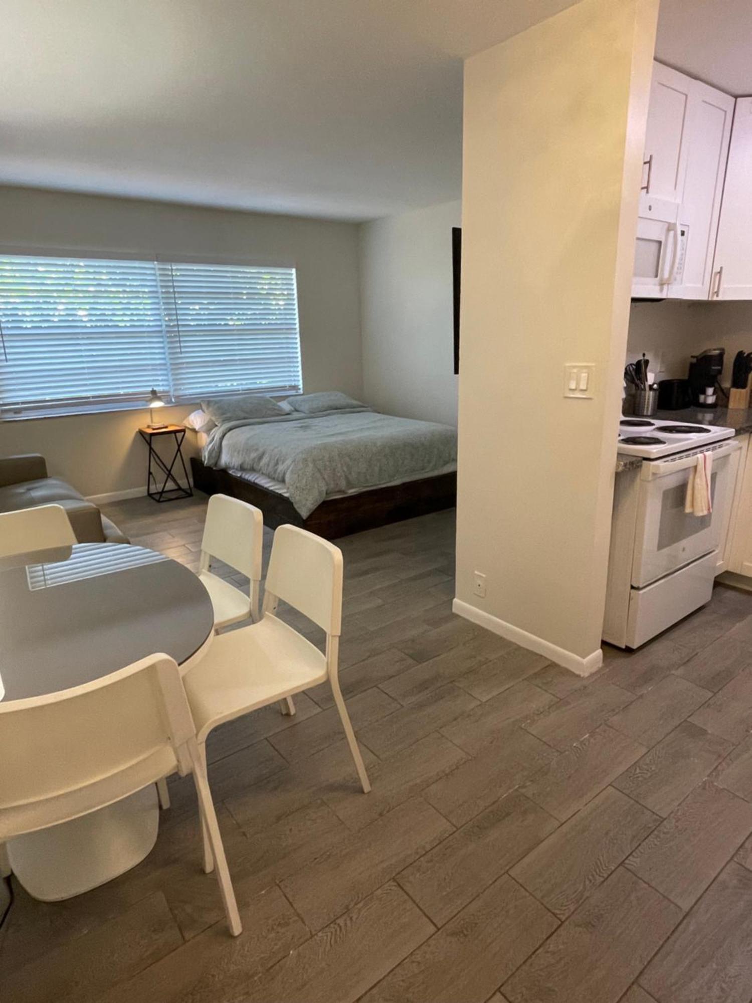 City First Story Apartments & Cottage Форт Лодърдейл Екстериор снимка