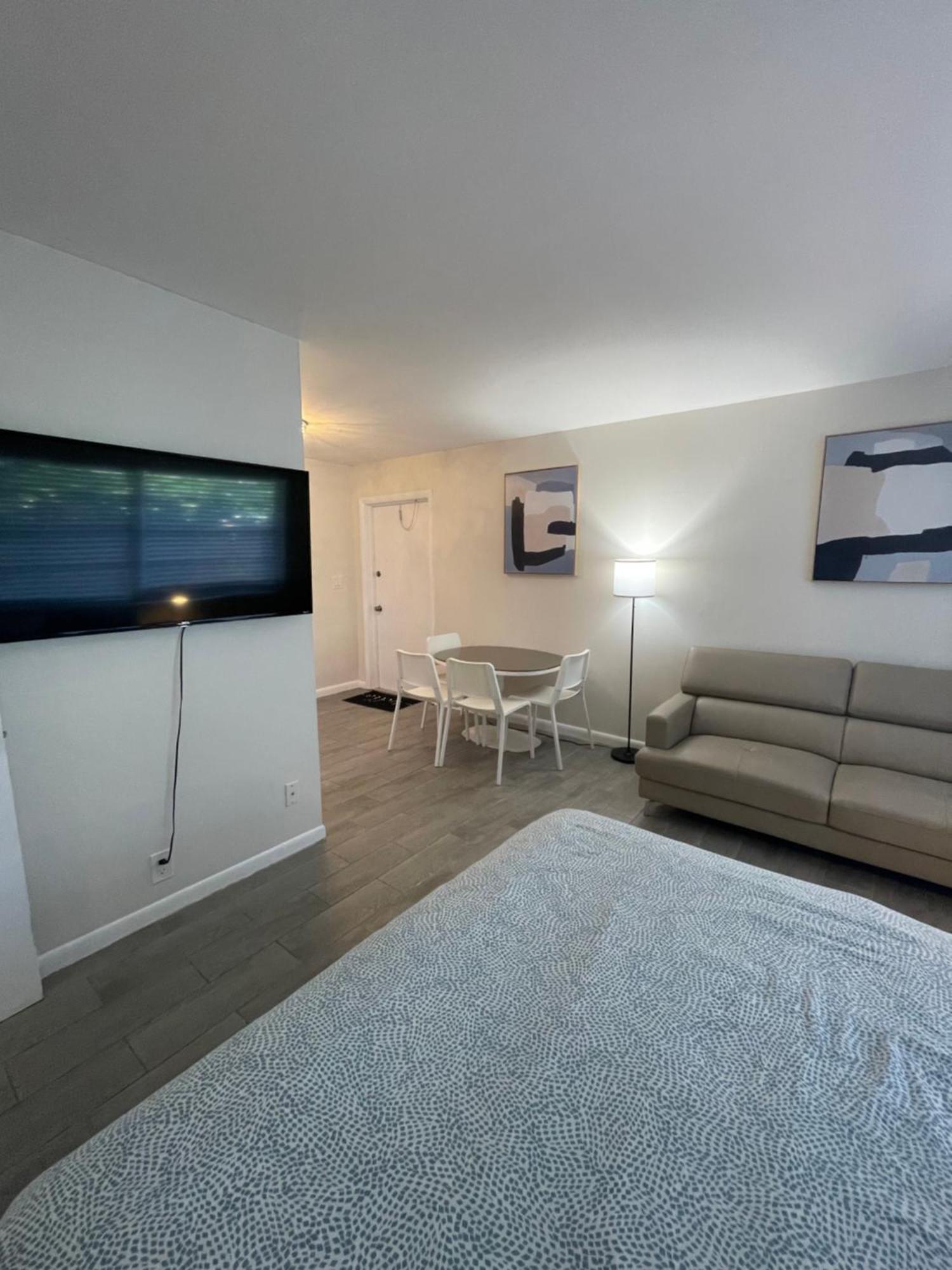 City First Story Apartments & Cottage Форт Лодърдейл Екстериор снимка
